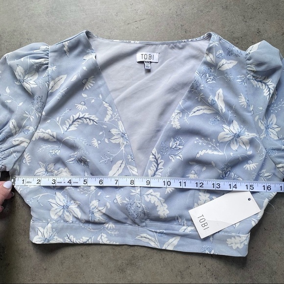 Tobi New With Tags Floral Short Sleeve Wrap Crop Top - Picture 7 of 9